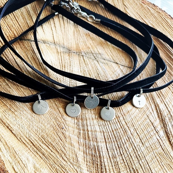Disc Choker - Disc Necklace -  Hand Stamped Necklace - Choker Necklace - Picture 4 of 6